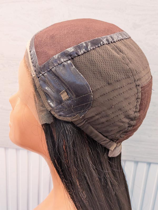 Silk top wig cap construction showing a glueless stretchy base with a 4.5″ × 4.5″ silk top area.