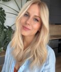 Blonde-hair-wig-ROMEE-STRIJD-mid-length-7 Blonde hair wig in color "ROMEE STRIJD" (mid-length)