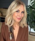 Blonde wig JENNIFER ANISTON long bob 6
