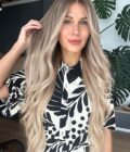 Face framing glueless wig GIGI HADID extremely long 1