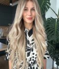Face framing glueless wig GIGI HADID extremely long 2