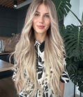 Face framing glueless wig GIGI HADID extremely long 3