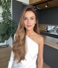 Natural looking lace front wig in color "SOFIA VERGARA" (extremely long)