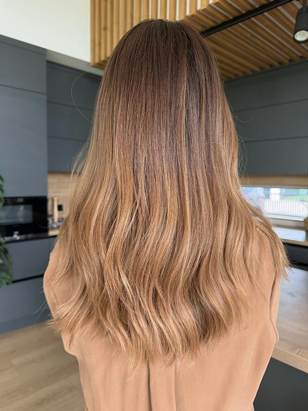 Beautiful wig in color "SOFIA VERGARA" (mid-length)