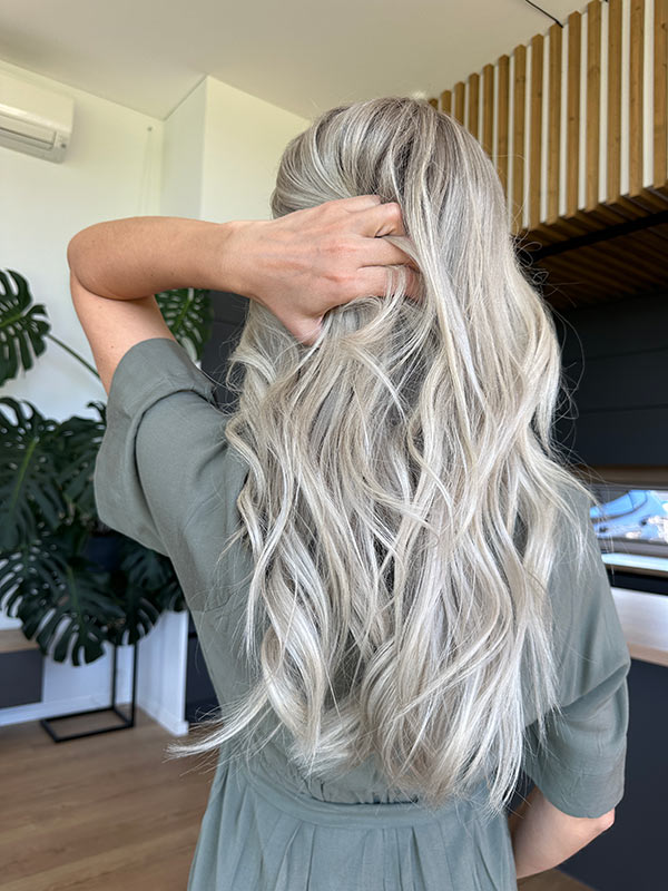 blonde wig megan fox mid-length 14