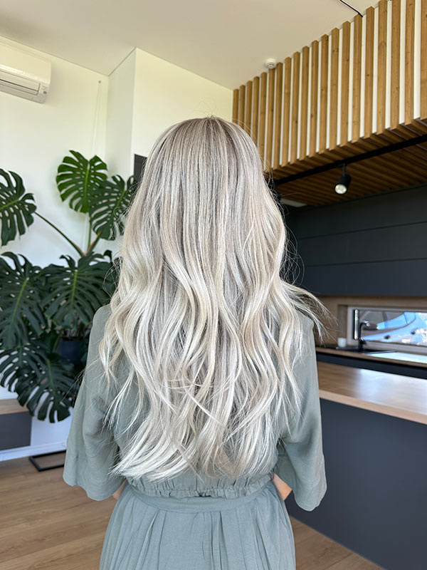 blonde wig megan fox mid-length 16