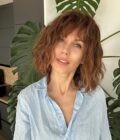 curly-medium-brown-wig-jennifer-lopez-short-bob-2 Curly medium brown wig (long layered bob)