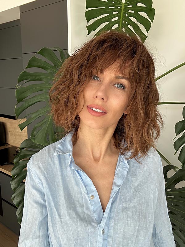 Curly medium brown wig (long layered bob) 10 Curly medium brown wig (long layered bob)