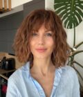 curly-medium-brown-wig-jennifer-lopez-short-bob-5 Curly medium brown wig (long layered bob)