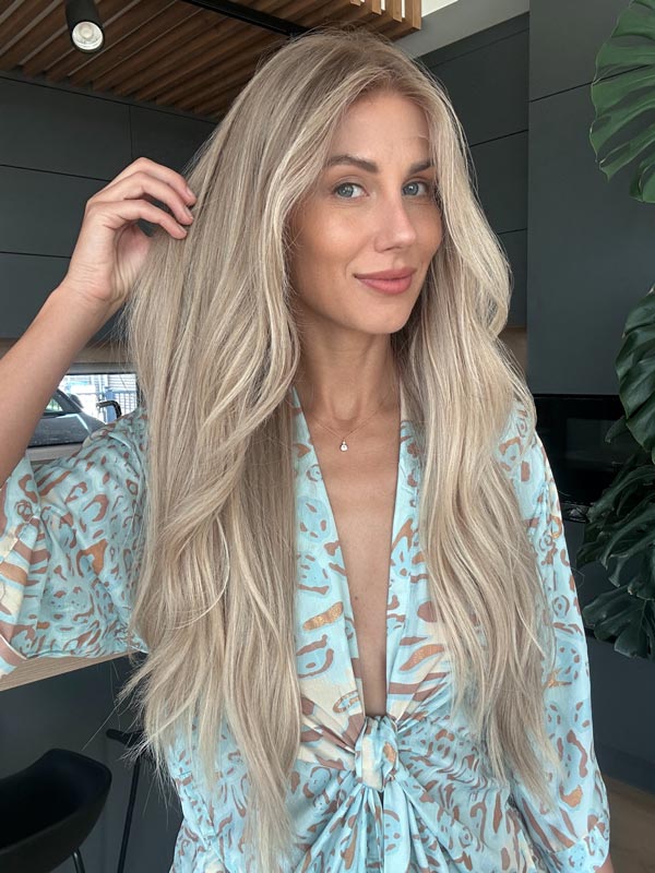 Divine wig in color "CANDICE SWANEPOEL" (extremely long)