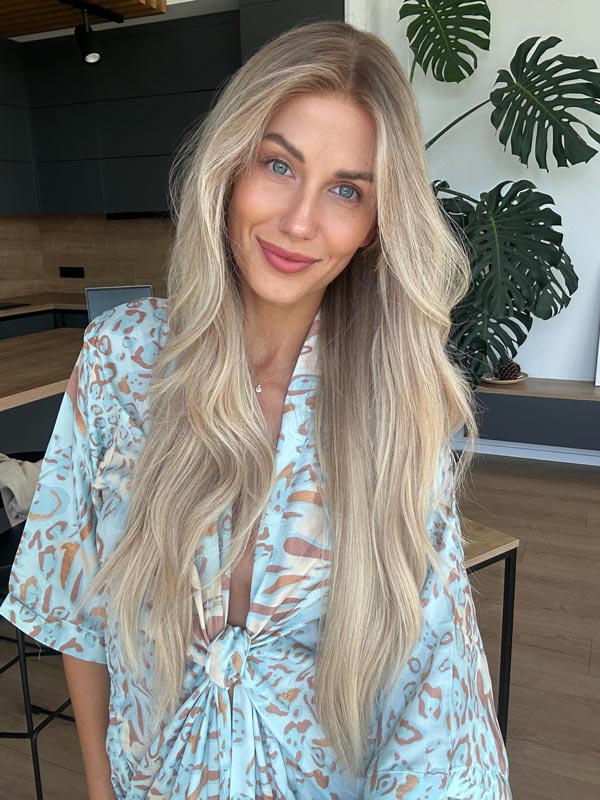 Divine wig in color "CANDICE SWANEPOEL" (extremely long)
