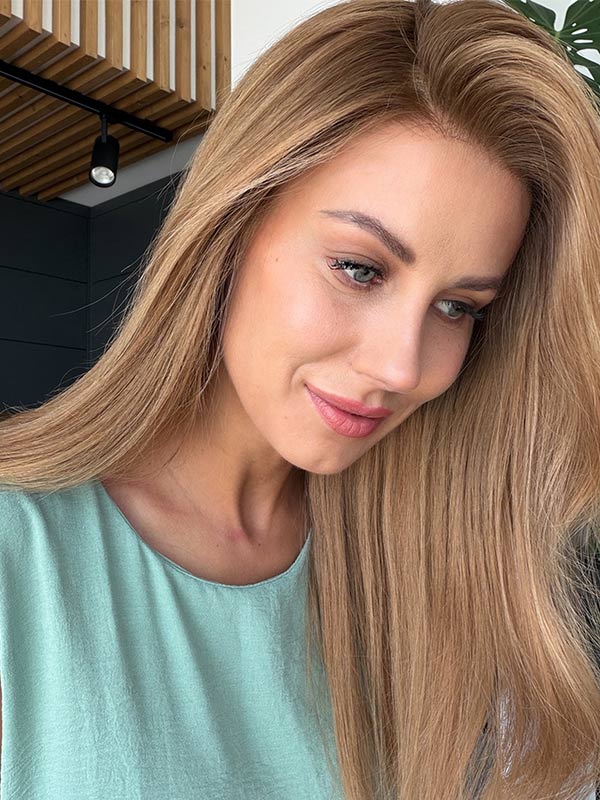Honey blonde wig in color "MARGOT ROBBIE" (mid-length)