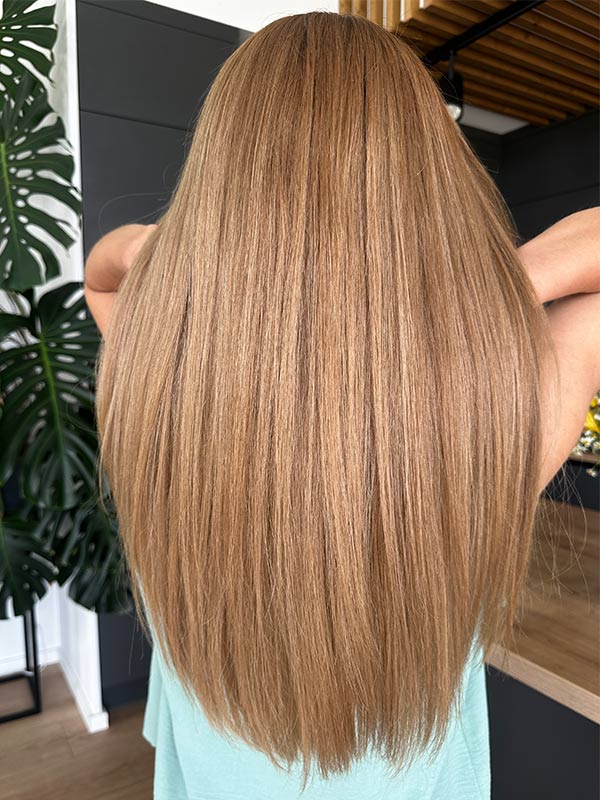 Honey blonde wig in color "MARGOT ROBBIE" (mid-length)