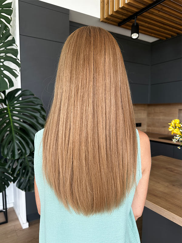 Honey blonde wig in color "MARGOT ROBBIE" (mid-length)