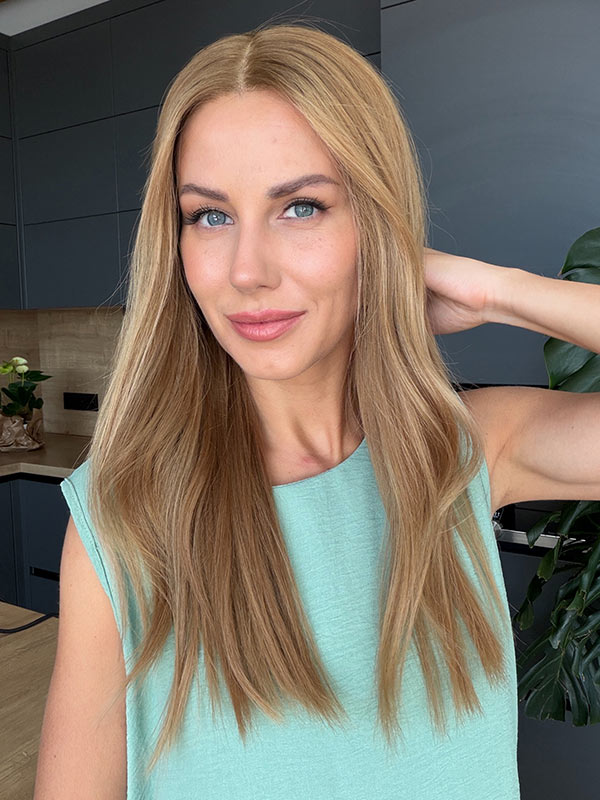 Honey blonde wig in color "MARGOT ROBBIE" (mid-length)