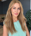 Honey blonde wig in color "MARGOT ROBBIE" (mid-length)