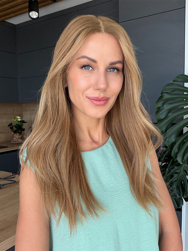 Honey blonde wig in color "MARGOT ROBBIE" (mid-length)