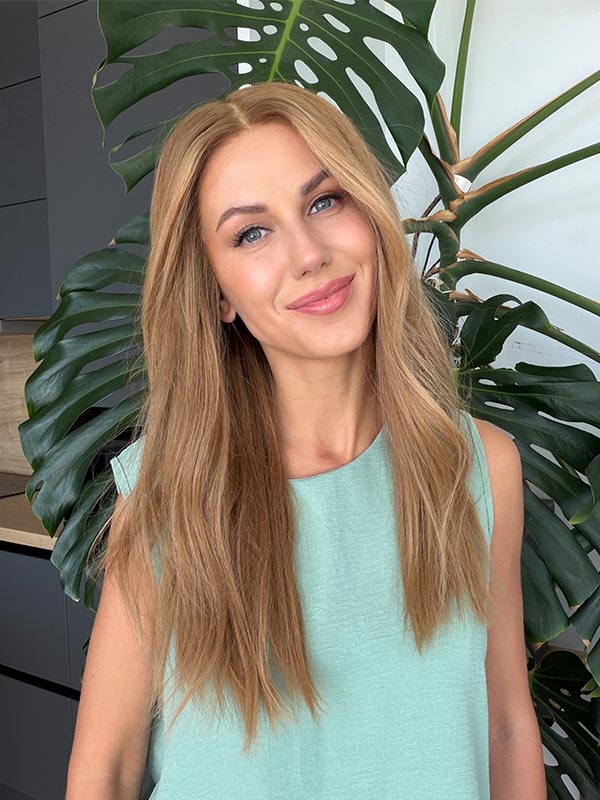 Honey blonde wig in color "MARGOT ROBBIE" (mid-length)