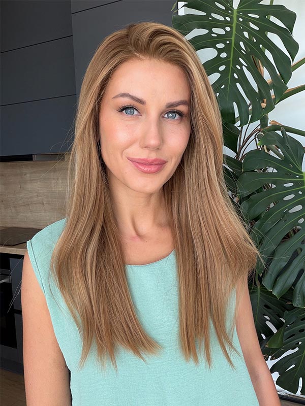 Honey blonde wig in color "MARGOT ROBBIE" (mid-length)