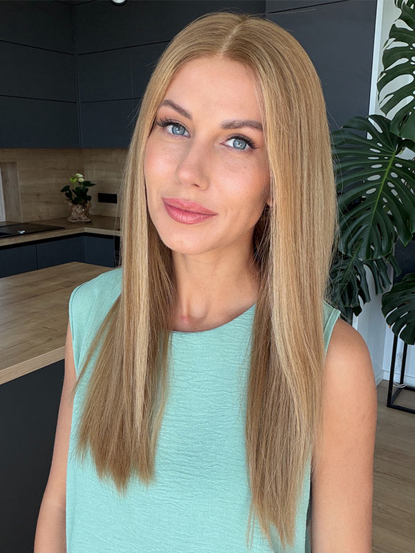 Honey blonde wig in color "MARGOT ROBBIE" (mid-length)