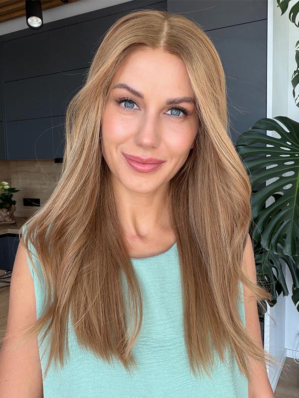 Honey blonde wig in color "MARGOT ROBBIE" (mid-length)