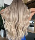 Blonde balayage wig KHLOE KARDASHIAN long 12 Blonde balayage wig KHLOE KARDASHIAN long 12