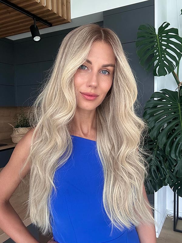 blonde wig KHLOE KARDASHIAN long 11