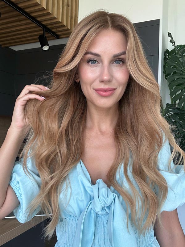 Strawberry blonde wig in color SHAKIRA long 2