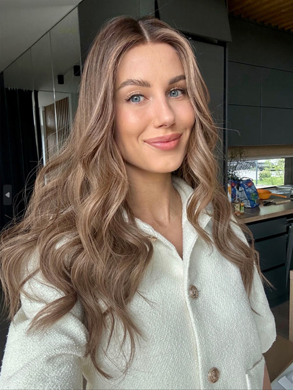 Pretty lace front silk top wig in color "SOFIA VERGARA" (long) 19 Pretty lace front silk top wig in color "SOFIA VERGARA" (long)