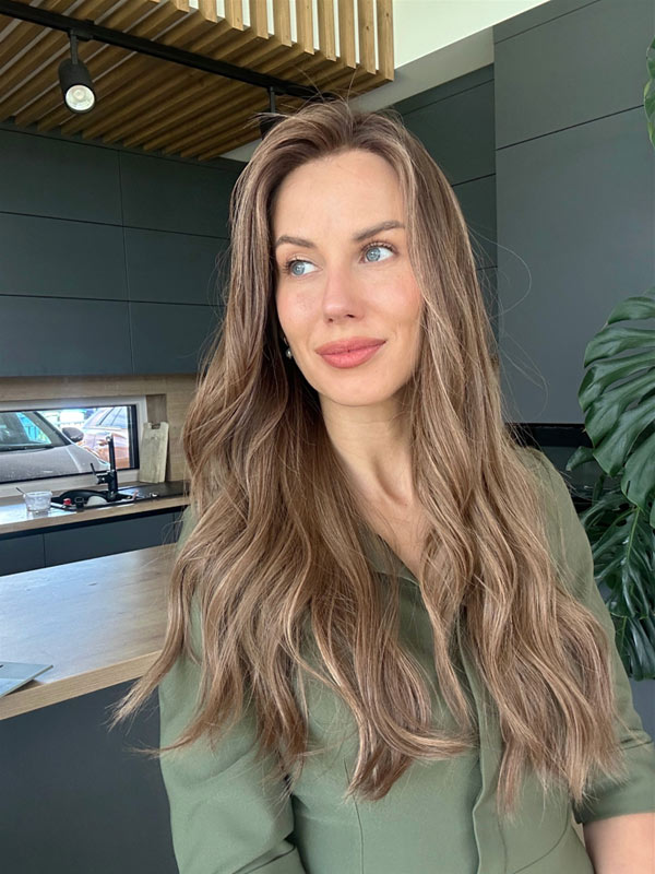 Pretty lace front silk top wig in color "SOFIA VERGARA" (long) 23 Pretty lace front silk top wig in color "SOFIA VERGARA" (long)