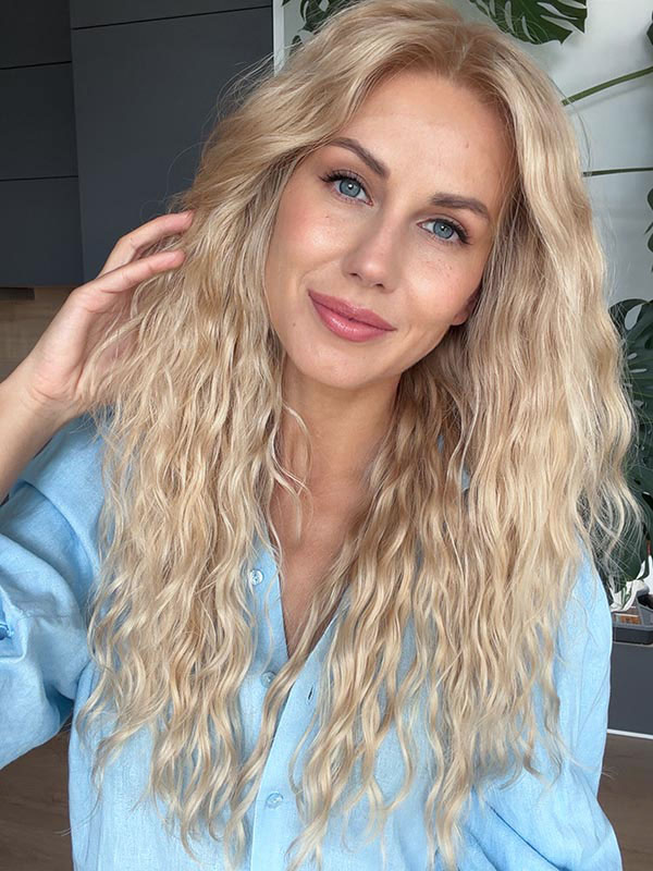 Wavy hair wig in color “ROMEE STRIJD” (long)