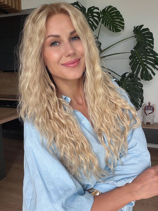 Wavy hair wig in color “ROMEE STRIJD” (long)