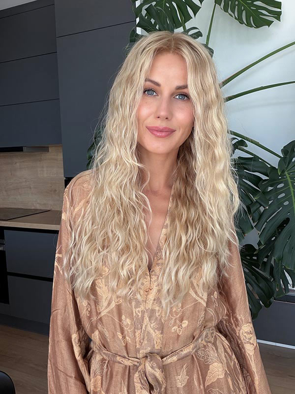 Wavy hair wig in color “ROMEE STRIJD” (long)
