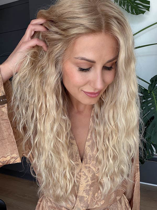 Wavy hair wig in color “ROMEE STRIJD” (long)