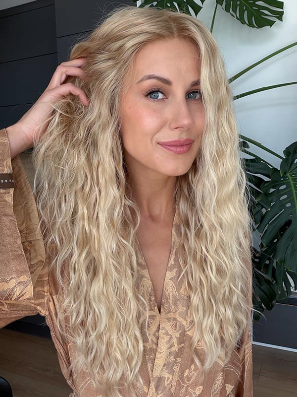 Wavy hair wig in color “ROMEE STRIJD” (long)