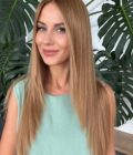 wig-MARGOT-ROBBIE-long-with-face-framing-layers-14 Wig in color “MARGOT ROBBIE” (long with face framing layers)