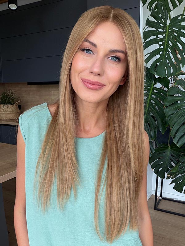 Wig in color “MARGOT ROBBIE” (long with face framing layers) 20 Wig in color “MARGOT ROBBIE” (long with face framing layers)