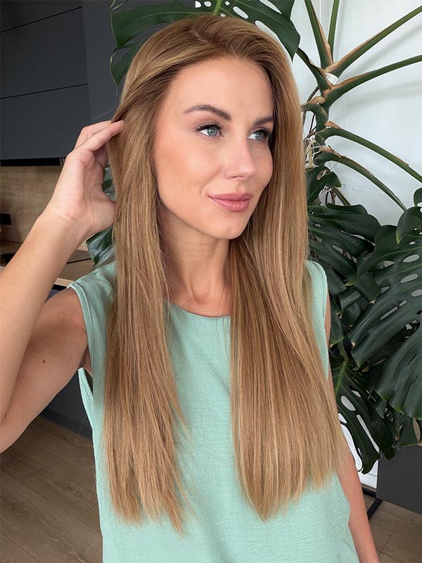 Wig in color “MARGOT ROBBIE” (long with face framing layers) 17 Wig in color “MARGOT ROBBIE” (long with face framing layers)